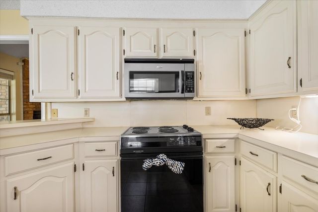 2824 Crestview Avenue, Tyler, TX 75701