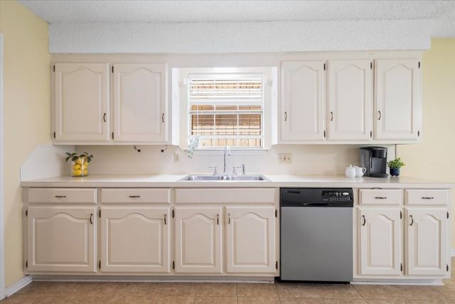 2824 Crestview Avenue, Tyler, TX 75701