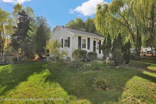 904 Pacific Avenue, Lansing, MI 48910