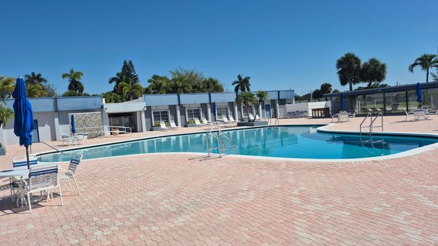 5423 Cresthaven Boulevard C, West Palm Beach, FL 33415