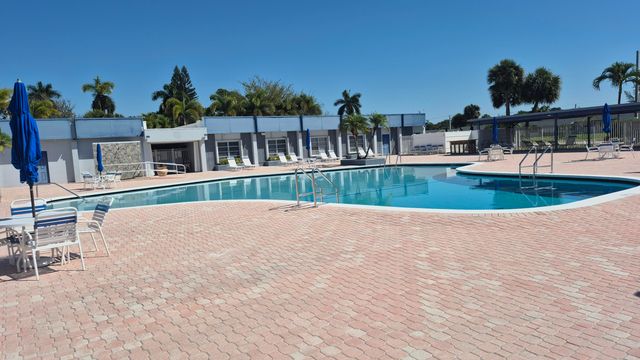 5423 Cresthaven Boulevard C, West Palm Beach, FL 33415