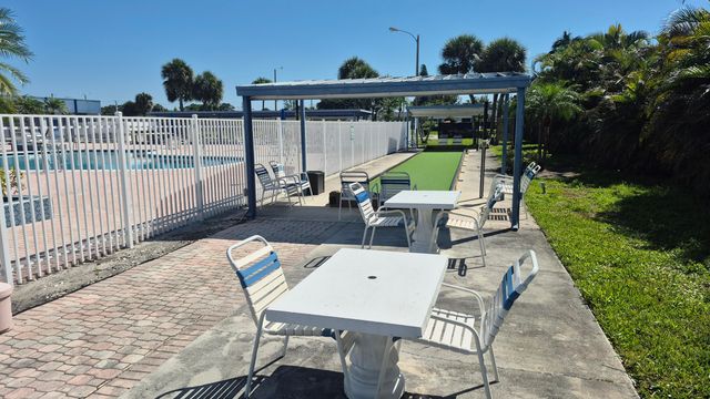 5423 Cresthaven Boulevard C, West Palm Beach, FL 33415