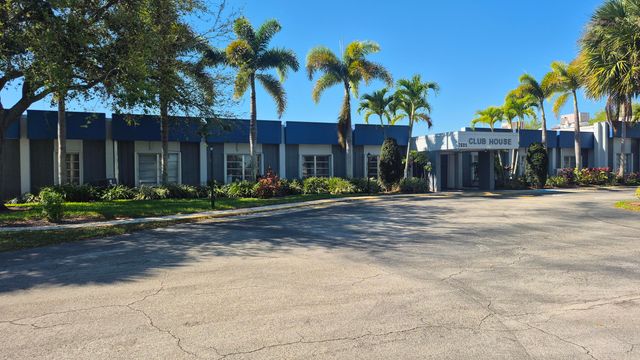 5423 Cresthaven Boulevard C, West Palm Beach, FL 33415