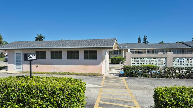 5423 Cresthaven Boulevard C, West Palm Beach, FL 33415