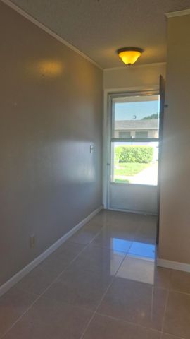 5423 Cresthaven Boulevard C, West Palm Beach, FL 33415