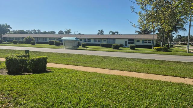 5423 Cresthaven Boulevard C, West Palm Beach, FL 33415