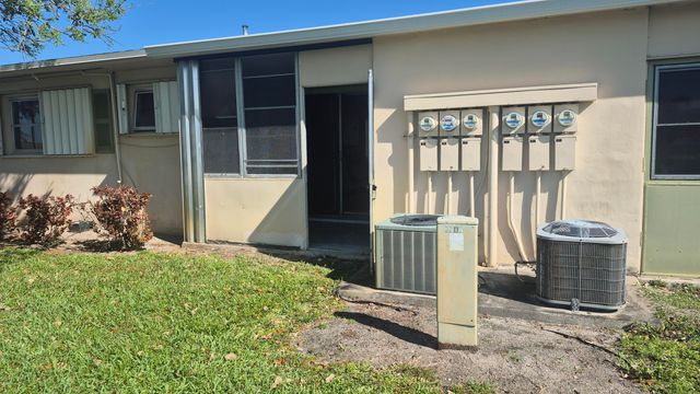 5423 Cresthaven Boulevard C, West Palm Beach, FL 33415