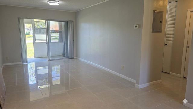 5423 Cresthaven Boulevard C, West Palm Beach, FL 33415