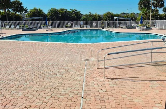 5423 Cresthaven Boulevard C, West Palm Beach, FL 33415