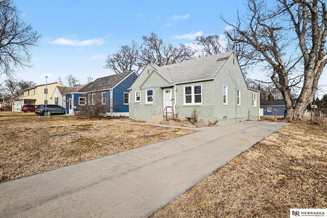 2611 Jackson Street, Bellevue, NE 68005