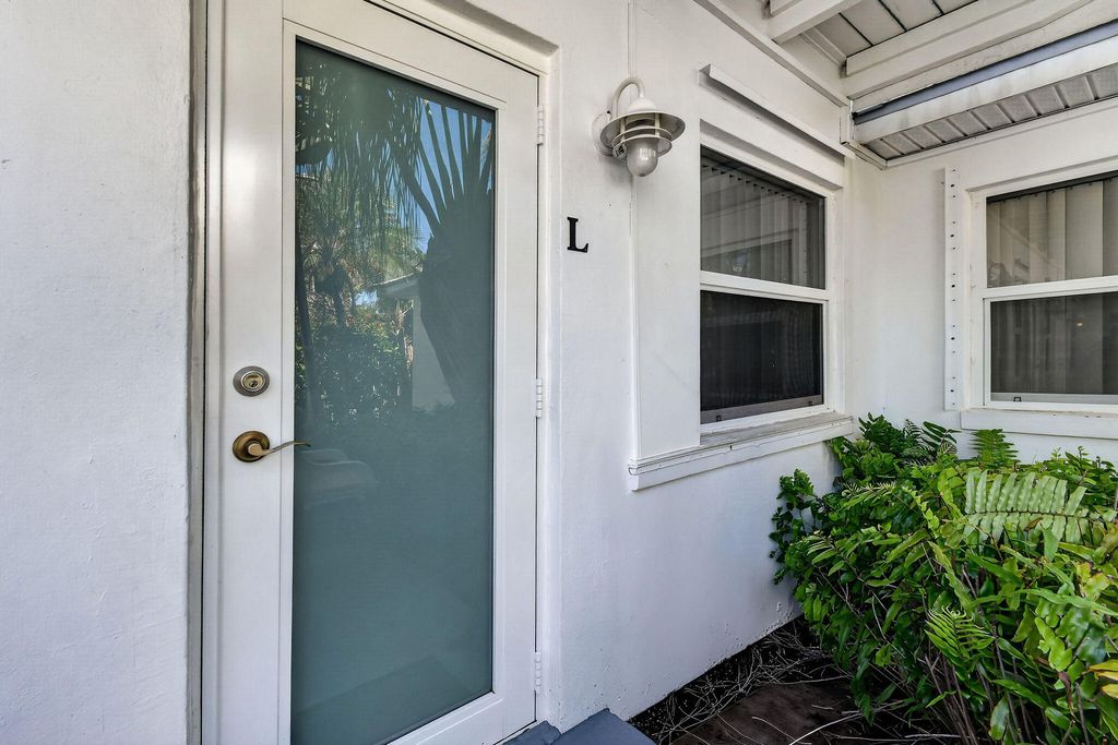 101 Blossom Lane L, Palm Beach Shores, FL 33404