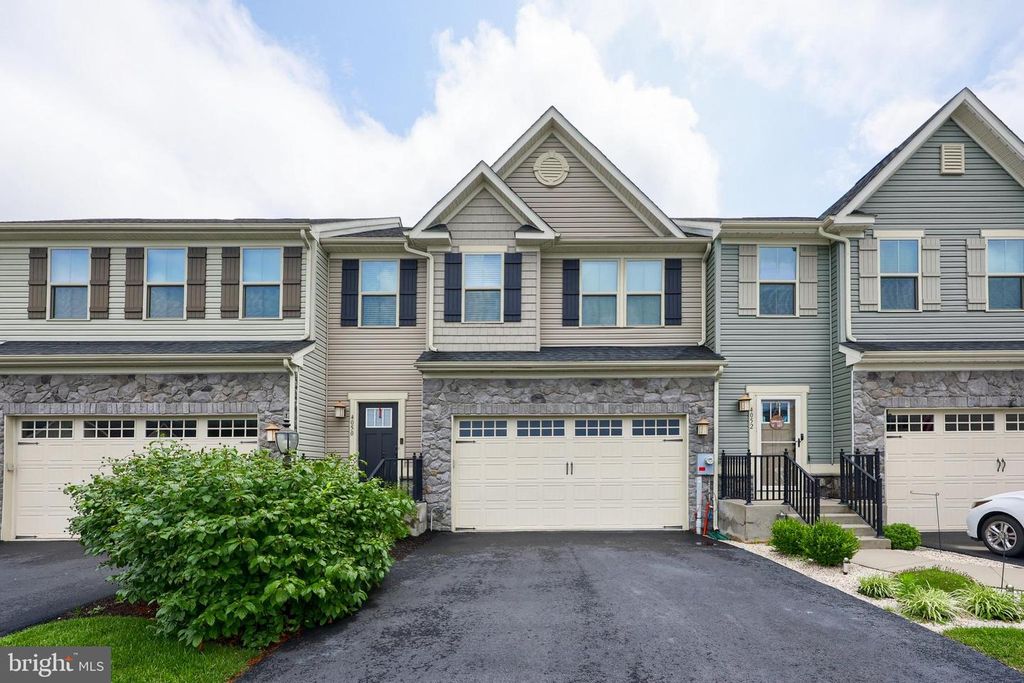 4050 SILVER CHARM CT, Harrisburg, PA 17112