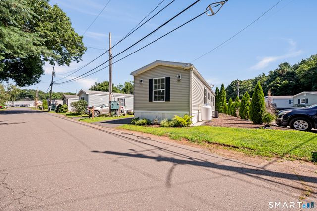 21 Western Sands Bridge, Wallingford, CT 06492