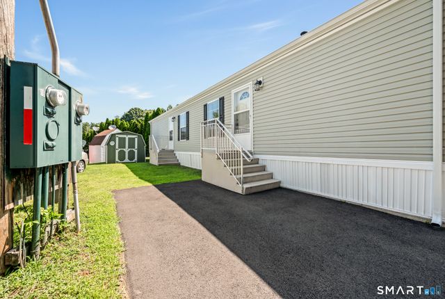 21 Western Sands Bridge, Wallingford, CT 06492