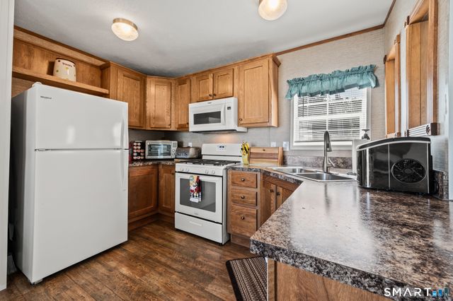 21 Western Sands Bridge, Wallingford, CT 06492