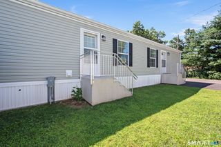 21 Western Sands Bridge, Wallingford, CT 06492