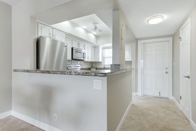 2880 NE 33rd Court 305, Fort Lauderdale, FL 33306