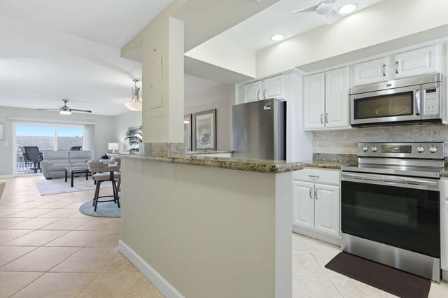 2880 NE 33rd Court 305, Fort Lauderdale, FL 33306