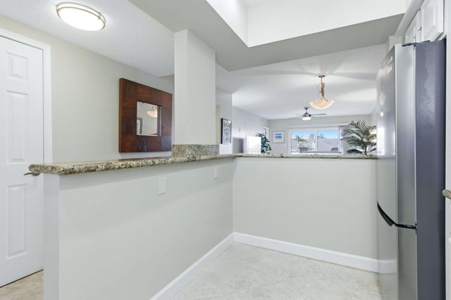 2880 NE 33rd Court 305, Fort Lauderdale, FL 33306