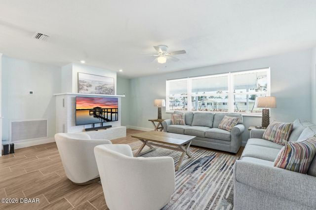 341 Plaza Boulevard, Daytona Beach, FL 32118