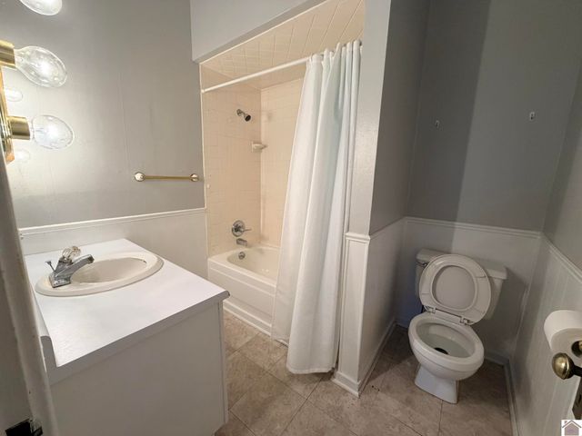 1307 W Broadway Street, Mayfield, KY 42066