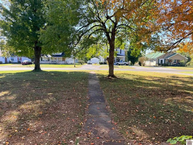 1307 W Broadway Street, Mayfield, KY 42066