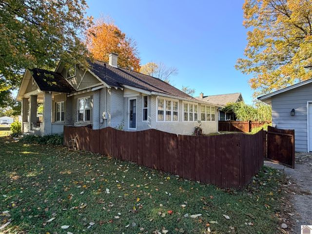 1307 W Broadway Street, Mayfield, KY 42066