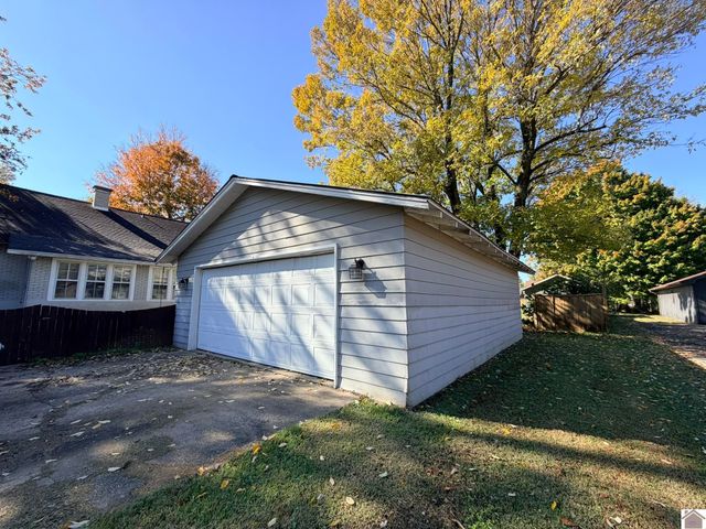 1307 W Broadway Street, Mayfield, KY 42066