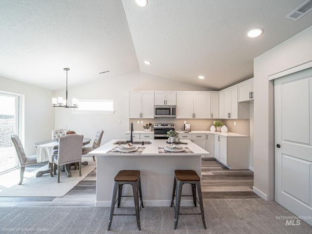 11187 Bluefield Dr, Caldwell, ID 83605