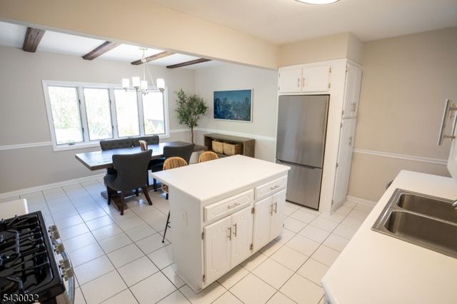 241 Coupe Pl, North Arlington Boro, NJ 07031