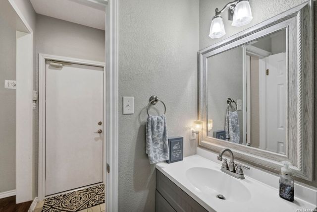 9207 Bigbury, San Antonio, TX 78254