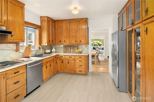 1716 N 43rd Street, Seattle, WA 98103