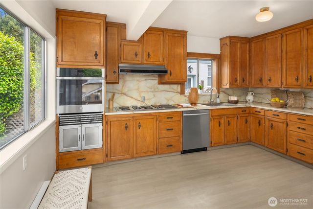 1716 N 43rd Street, Seattle, WA 98103