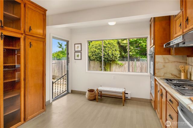 1716 N 43rd Street, Seattle, WA 98103