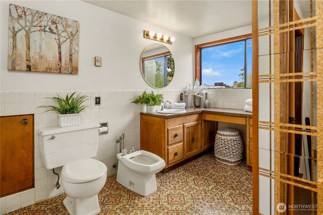 1716 N 43rd Street, Seattle, WA 98103