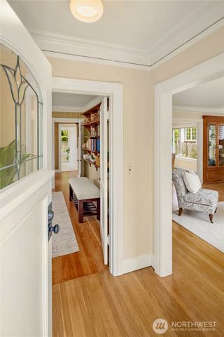 1716 N 43rd Street, Seattle, WA 98103