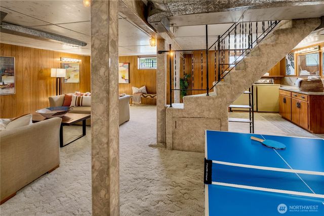 1716 N 43rd Street, Seattle, WA 98103