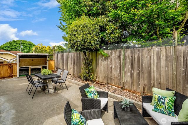 1716 N 43rd Street, Seattle, WA 98103