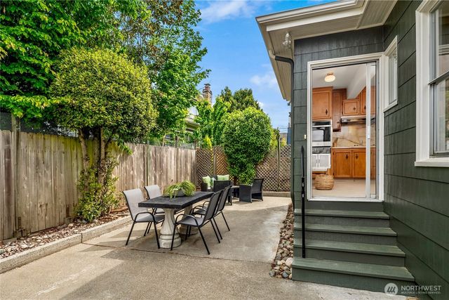 1716 N 43rd Street, Seattle, WA 98103
