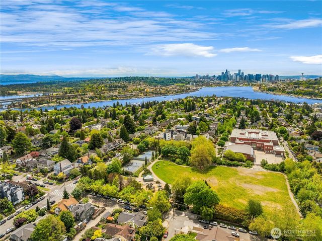1716 N 43rd Street, Seattle, WA 98103