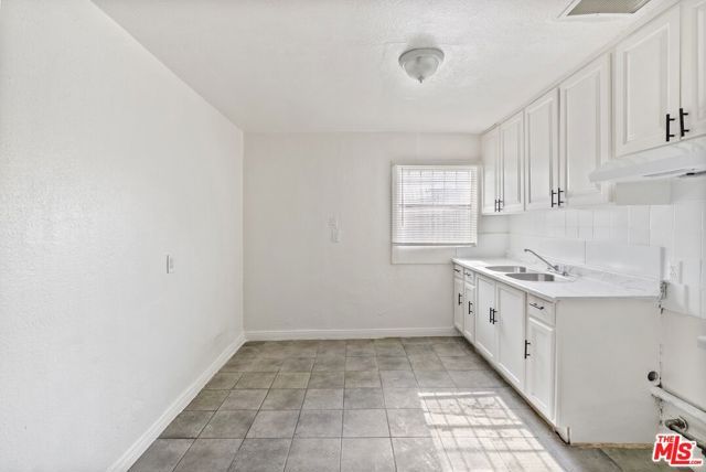 9234 Graham Avenue, Los Angeles, CA 90002