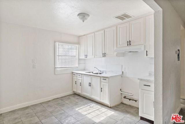 9234 Graham Avenue, Los Angeles, CA 90002