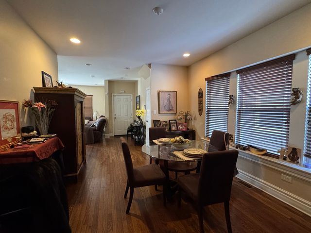 7249 S Calumet Avenue, Chicago, IL 60619