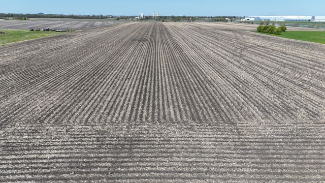 00 1500 North Avenue, Peru, IL 61354