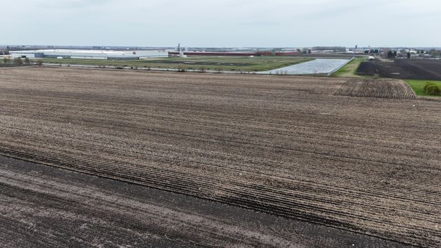 00 1500 North Avenue, Peru, IL 61354