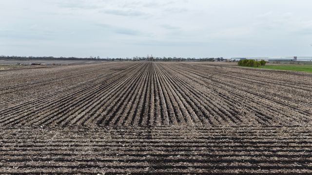 00 1500 North Avenue, Peru, IL 61354