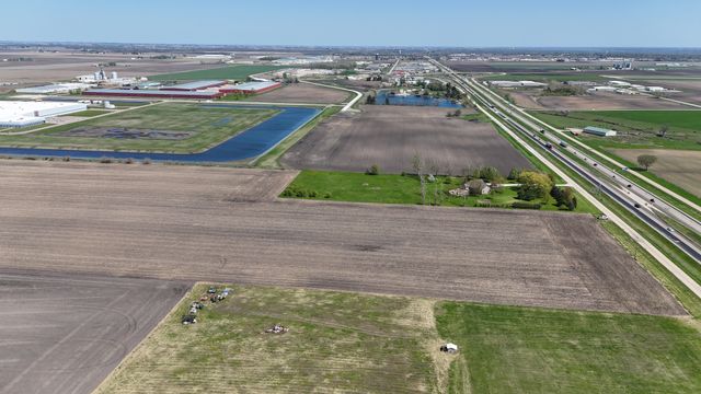 00 1500 North Avenue, Peru, IL 61354