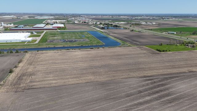 00 1500 North Avenue, Peru, IL 61354