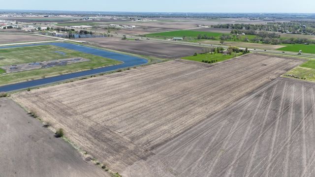 00 1500 North Avenue, Peru, IL 61354