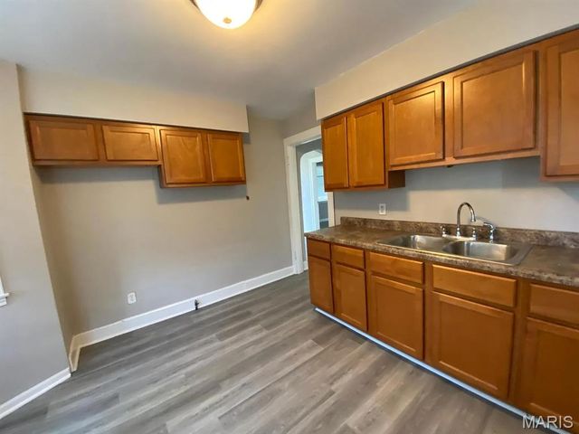 30 S 21st Street, Belleville, IL 62226